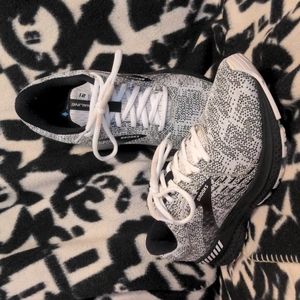 BROOKS ADRENALINE GTS 21 RUNNING SHOE size 8.5